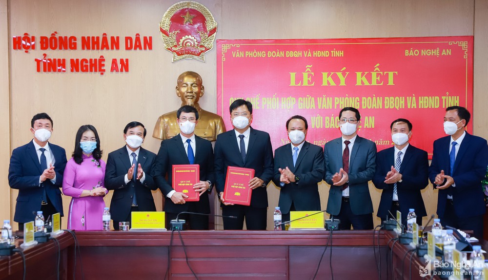 Văn phòng Đoàn ĐBQH và HĐND tỉnh, Báo Nghệ An ký kết quy chế phối hợp