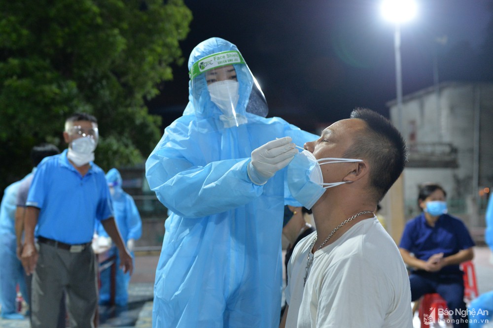 bna_lay_mau_xet_nghiem_sang_loc_covid19_anh_thanh_cuong6603642_3182021.jpg