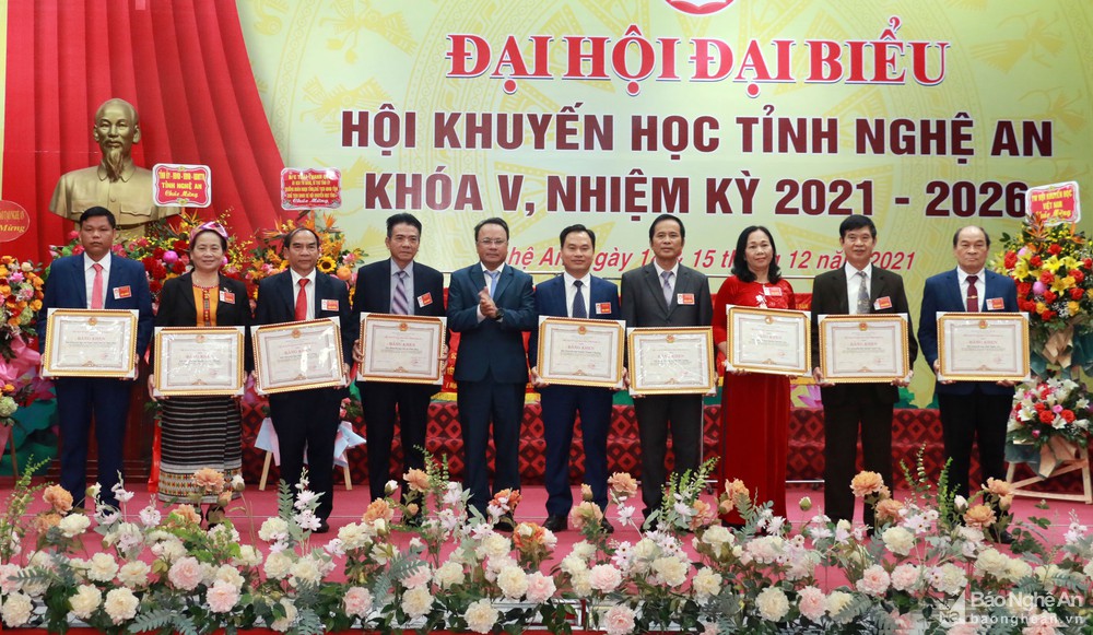bna_dong_chi_nguyen_nam_dinh_khen_thuong_cho_cac_tap_the_xuat_sac2150476_15122021--n1.jpg