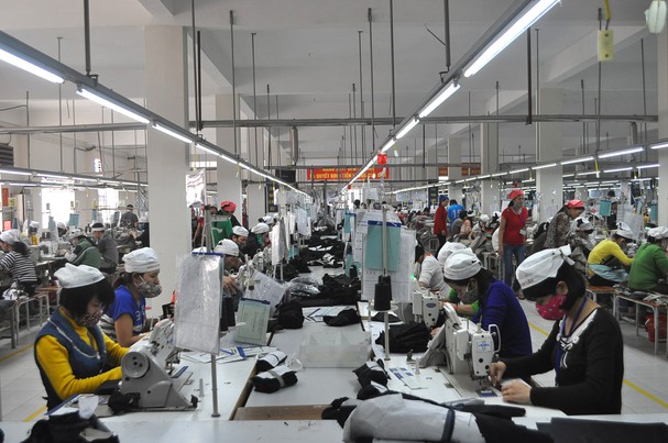 cong_nhan_det_may_minh_anh_tai_kcn_bac_vinh_dang_lam_viec2676954_2122021.jpg