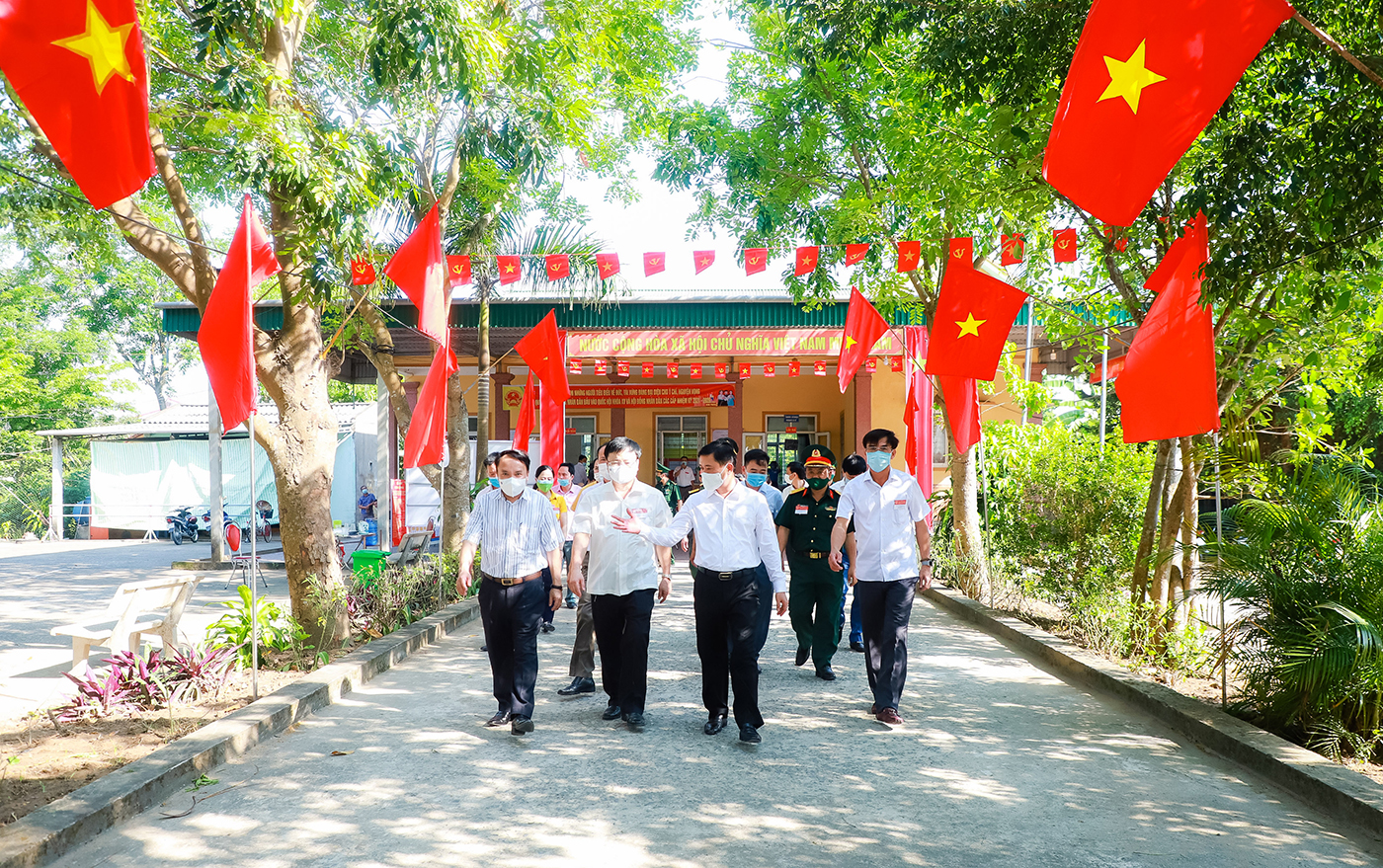bi-thu-tinh-uy-thai-thanh-quy-kiem-tra-cong-tac-bau-cu-tai-khu-vuc-bau-cu-so-5-dia-ban-khoi-binh-quang-phuong-nghi-hai-thi-xa-cua-lo-thanh-duy.jpg