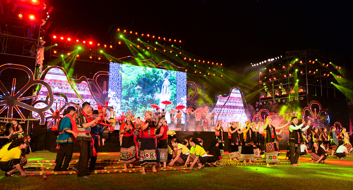 chuong-trinh-nghe-thuat-chao-mung-ky-niem-ngay-van-hoa-cac-dan-toc-viet-nam-19-4-anh-thanh-cuong.jpg