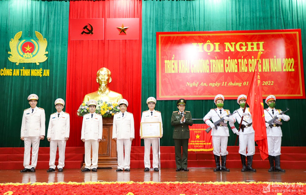 Công an tỉnh Nghệ An đón nhận Huân chương Chiến công hạng Ba