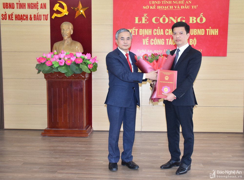 Trao Quyết định bổ nhiệm Phó Giám đốc Sở Kế hoạch và Đầu tư Nghệ An