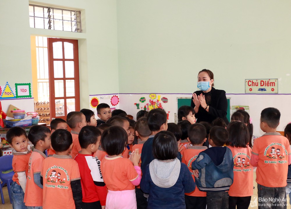 bna_gio_hoc_cua_hoc_sinh_truong_mam_non_hoa_son__do_luong_anh__mh9598187_2512022.jpg