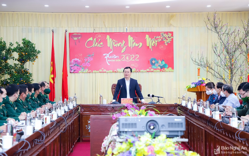 Chủ tịch UBND tỉnh Nguyễn Đức Trung chúc Tết, giao lưu với cán bộ, chiến sỹ trên tuyến biên giới