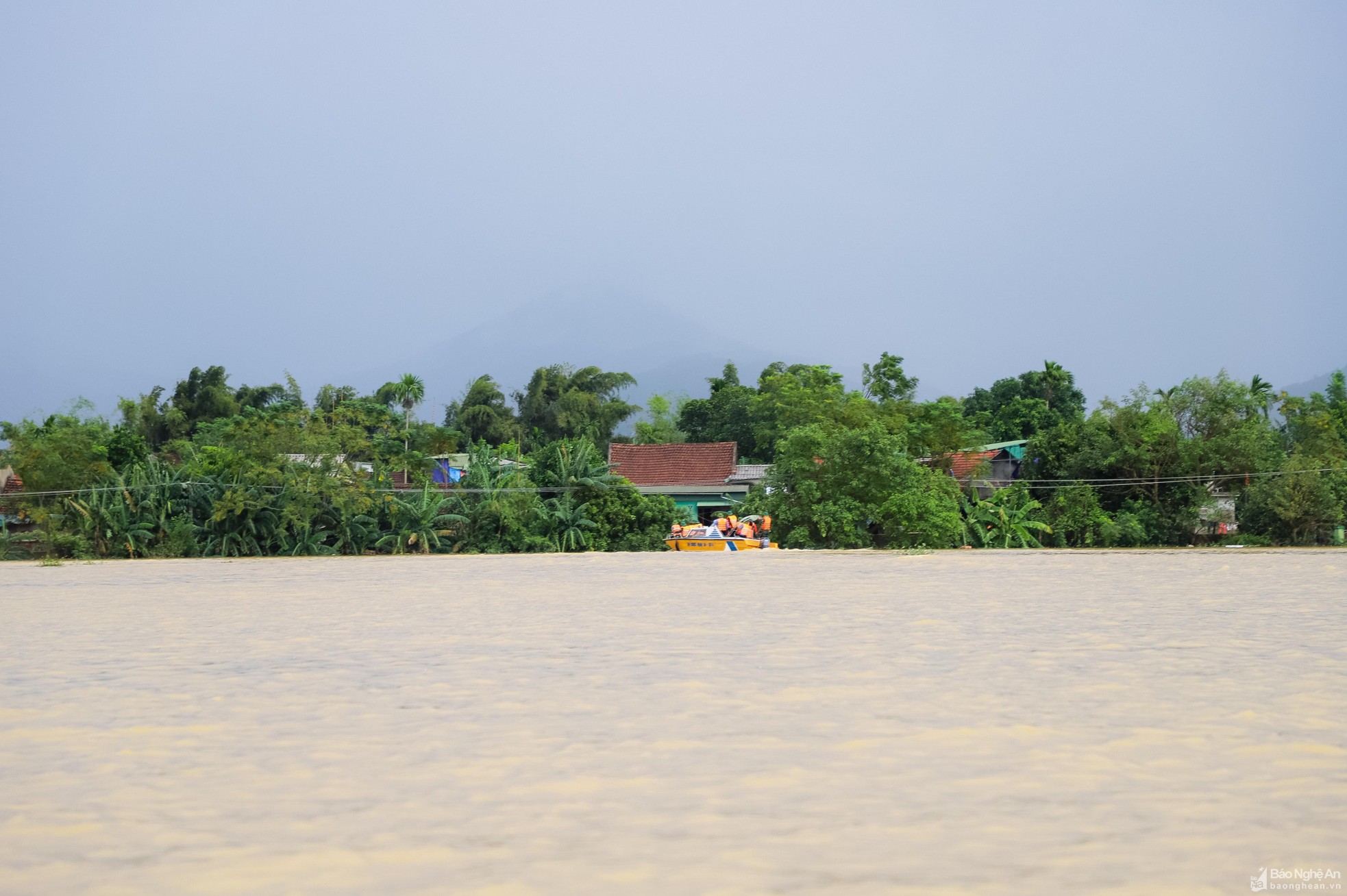 bna-toan-xa-chau-nhan-co-hon-1100-ho-dan-ngap-sau-7875.jpg