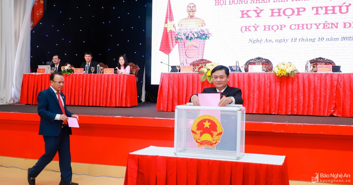 Nghệ An bầu bổ sung hai Phó Chủ tịch UBND tỉnh nhiệm kỳ 2021 - 2026
