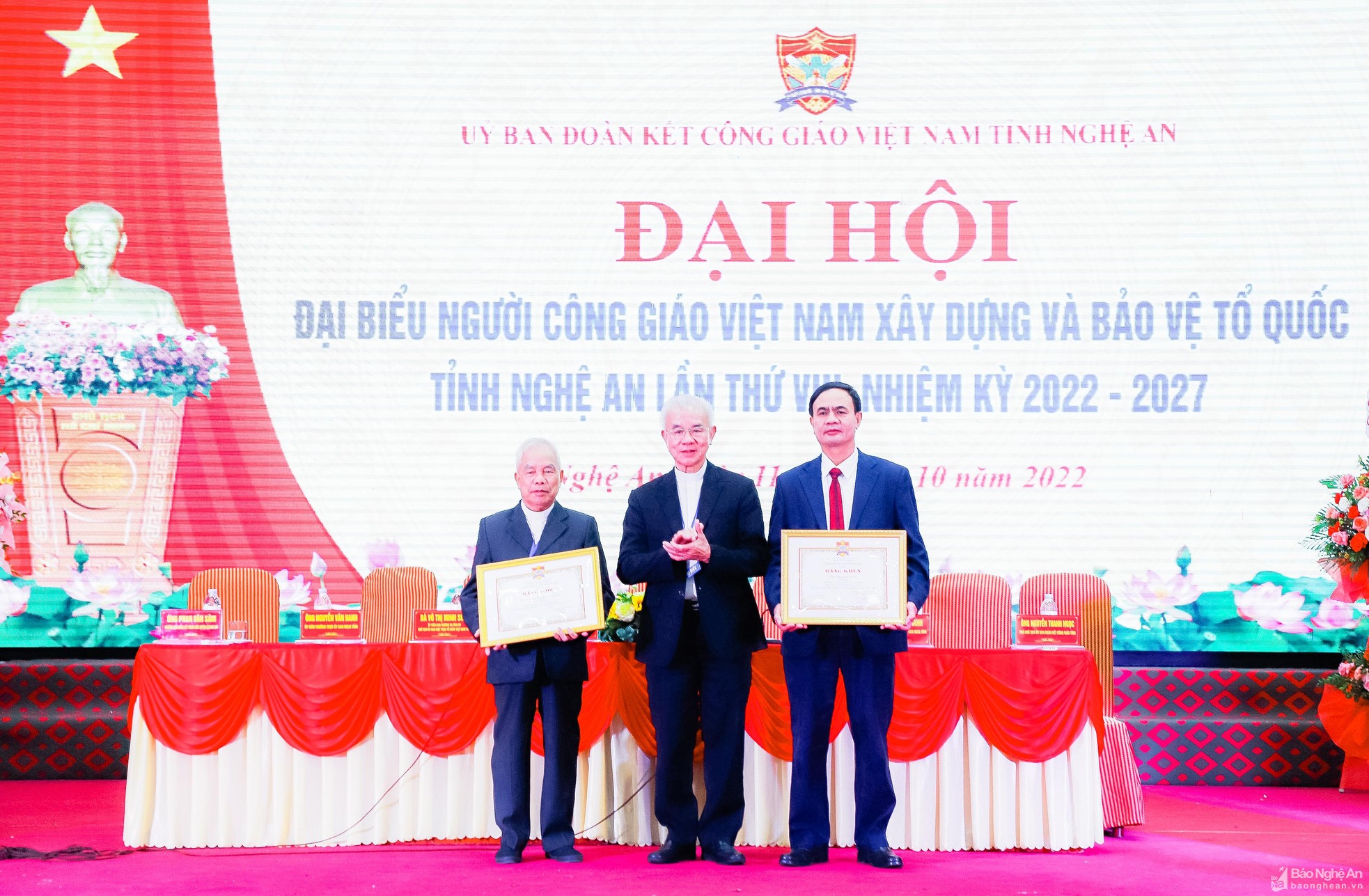 bna-uy-ban-doan-ket-cong-giao-trung-uong-tang-bang-khen-5704.jpg