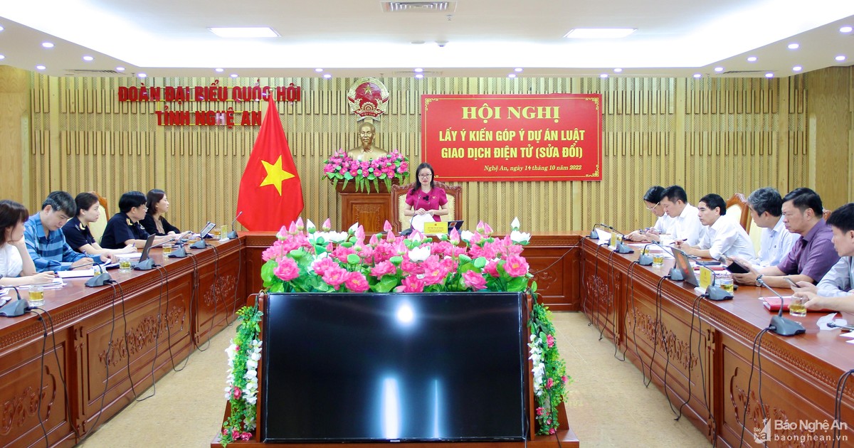 Đoàn ĐBQH Nghệ An lấy ý kiến góp ý Luật Giao dịch điện tử (sửa đổi): Luật là hành lang để phát triển chuyển đổi số