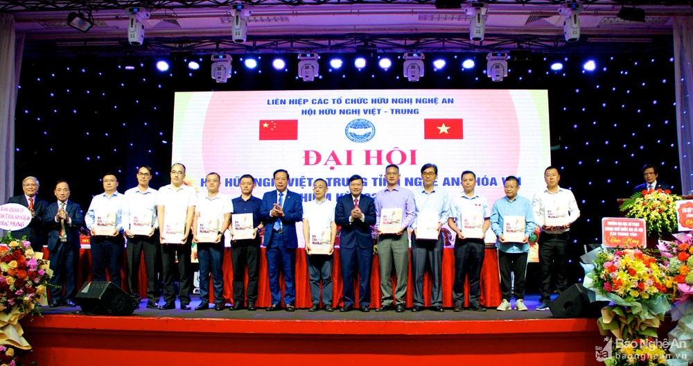 bna-trao-qua-doanh-nghiep-anh-my-nga-9005.jpg