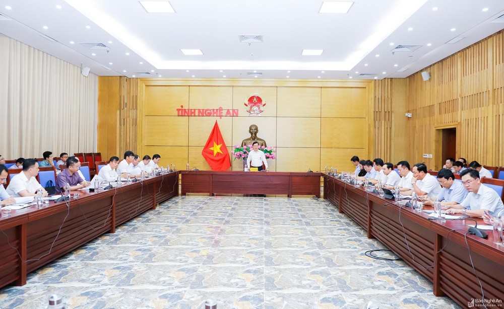 dong-chi-nguyen-duc-trung-pho-bi-thu-tinh-uy-chu-tich-ubnd-tinh-chu-tri-hoi-nghi-giao-ban-giua-ubnd-tinh-voi-cac-hiep-hoi-doanh-nghiep-hoi-doanh-nghiep-anh-pham-bang-6234--n1.jpg