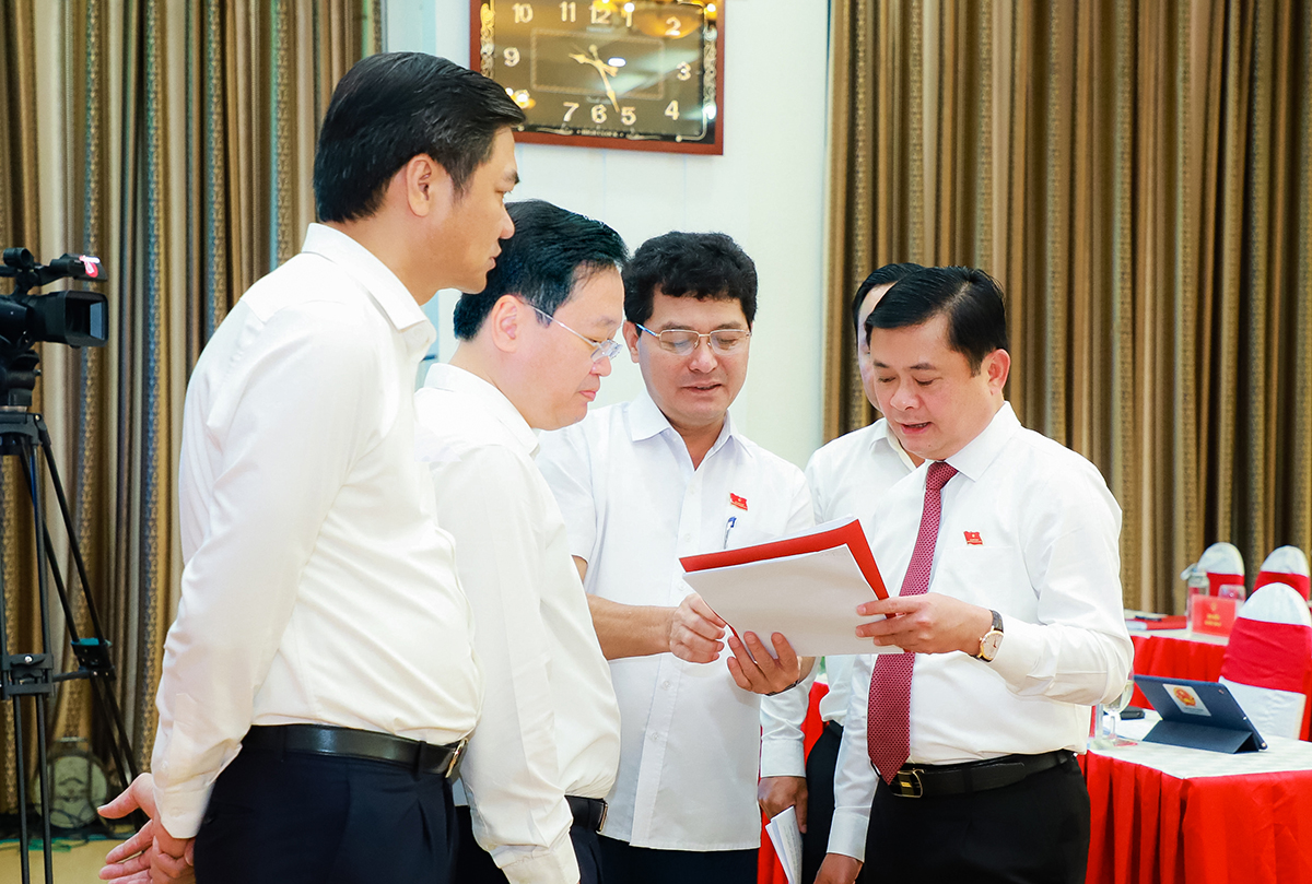 lanh-dao-van-phong-tinh-uy-xin-y-kien-chi-dao-cua-cac-dong-chi-thuong-truc-tinh-uy-ve-nhiem-vu-chuyen-mon-thanh-duy.jpg