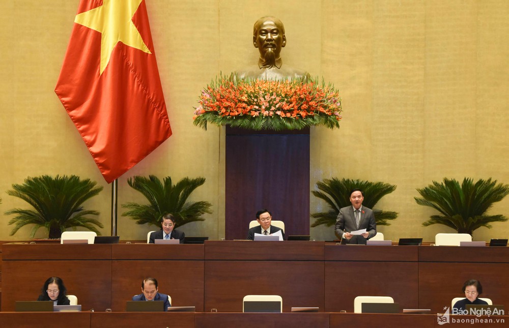 bna-pho-chu-tich-qh-nguyen-khac-dinh-dieu-hanh-phien-hop2-1980--n1.jpg