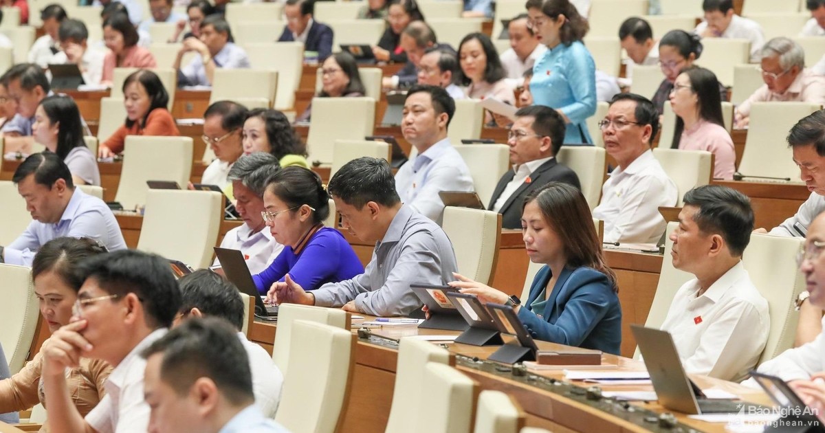 Quốc hội thảo luận tại hội trường Diên Hồng về dự án Luật Dầu khí (sửa đổi)