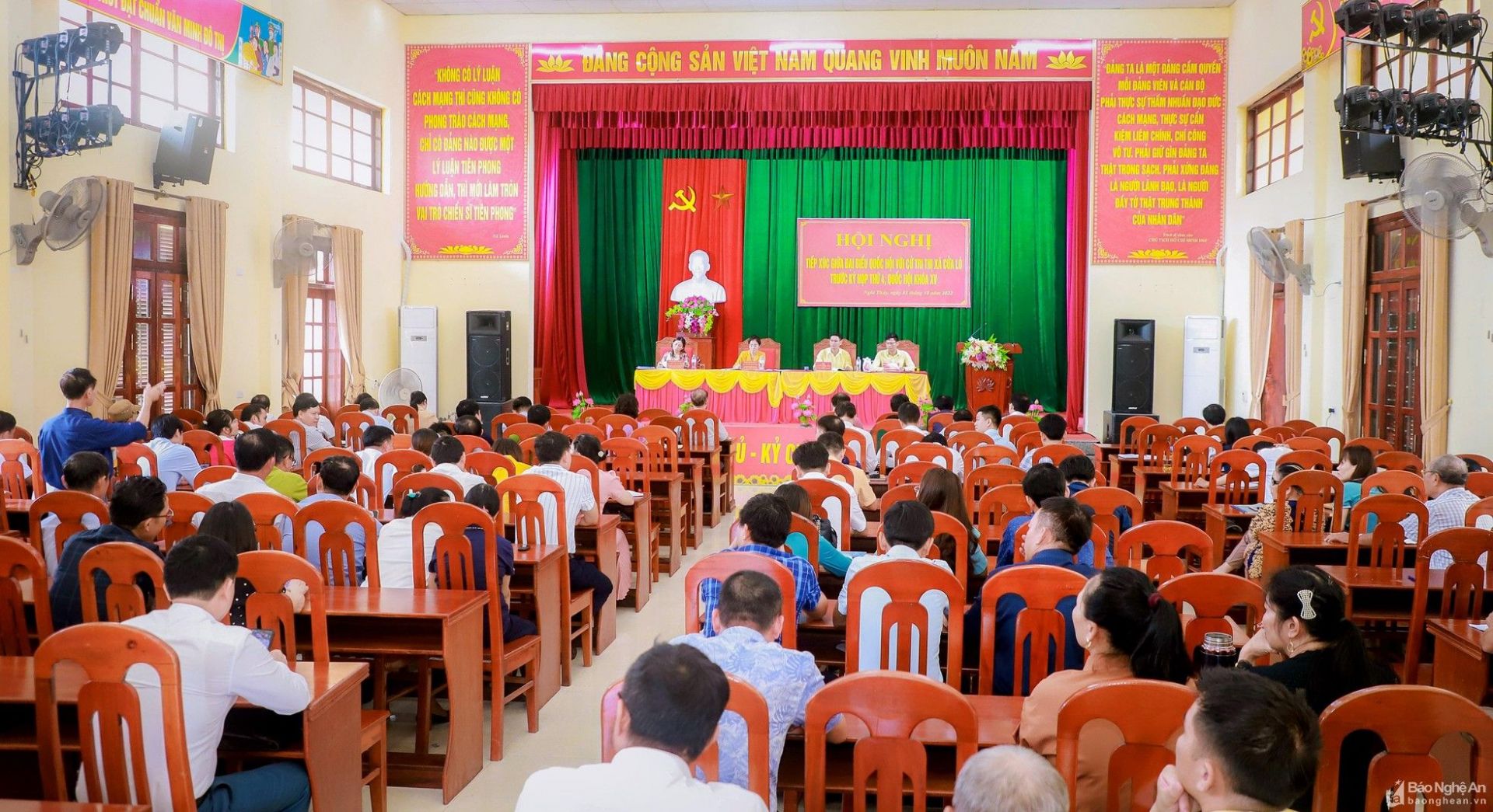 Cử tri Cửa Lò đề nghị xem xét lại chính sách tăng học phí để 'khoan thư sức dân' sau 2 năm Covid-19