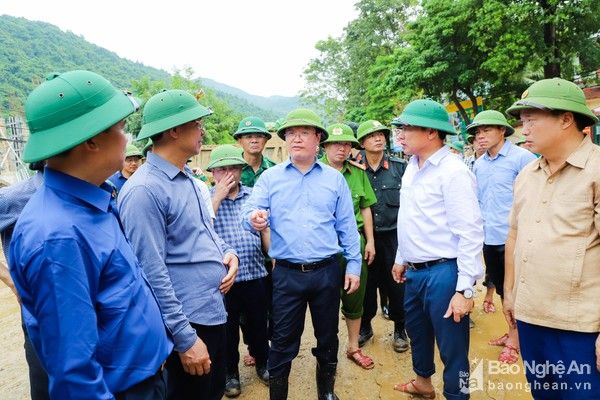 Chủ tịch UBND tỉnh: Huy động lực lượng và phương tiện khắc phục nhanh hậu quả mưa lũ ở Kỳ Sơn