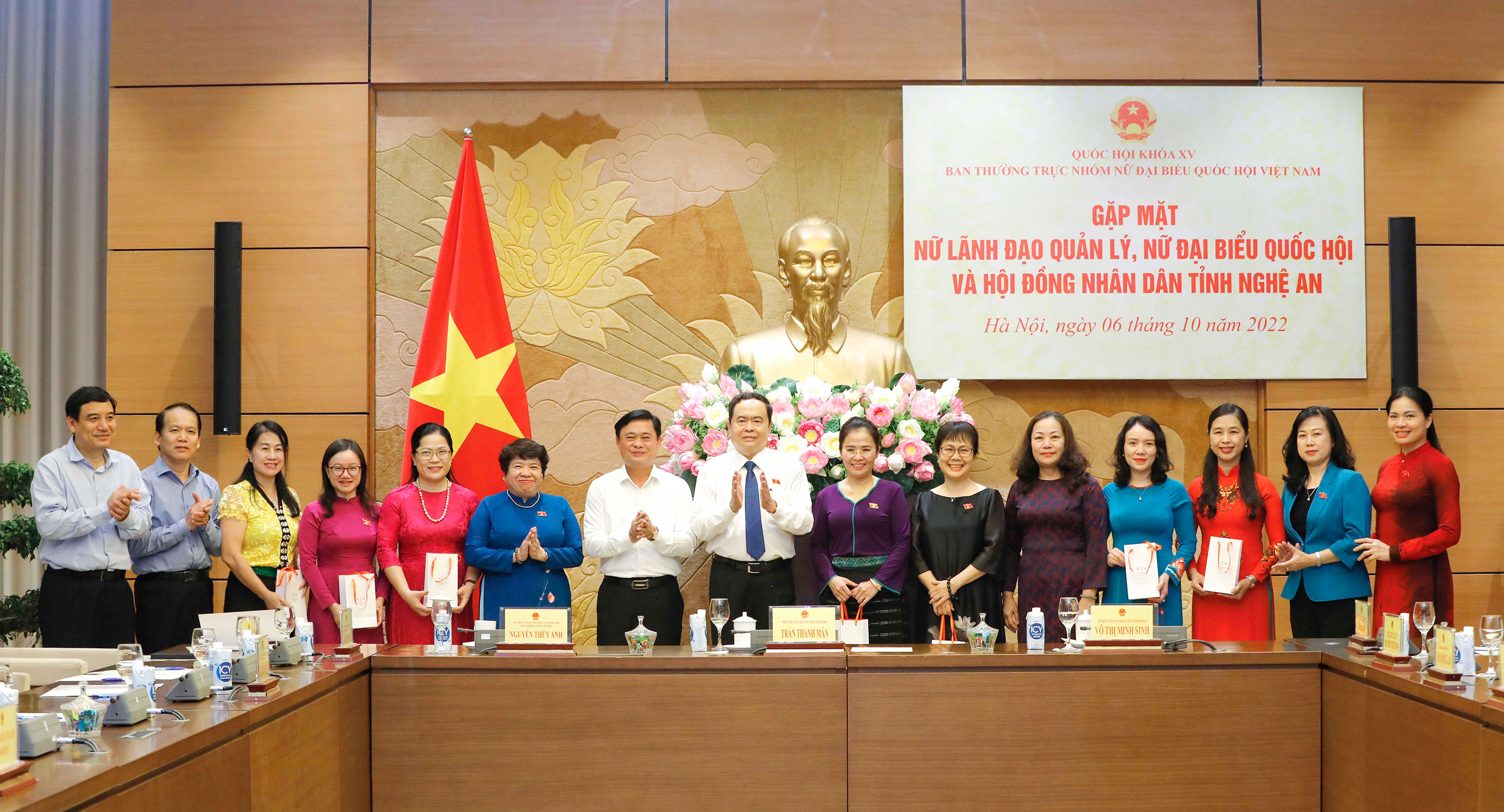 Phó Chủ tịch Thường trực Quốc hội Trần Thanh Mẫn gặp mặt nữ lãnh đạo, nữ đại biểu Quốc hội, HĐND tỉnh Nghệ An