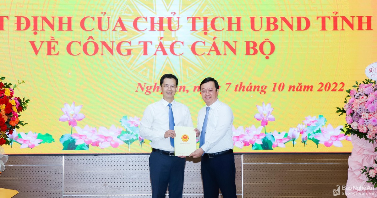 Trao quyết định tiếp nhận, bổ nhiệm Giám đốc Sở Tài chính tỉnh Nghệ An