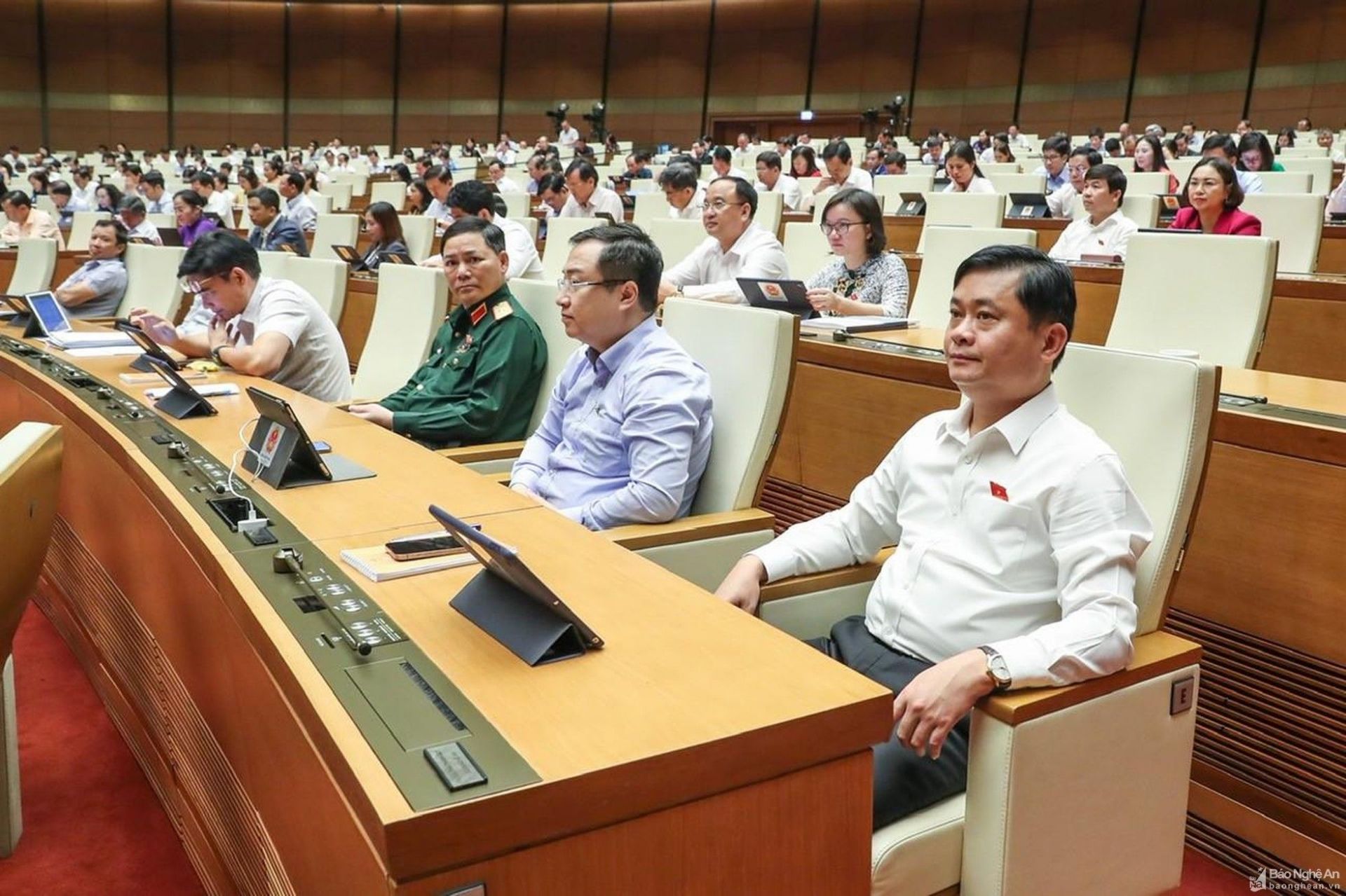 Quốc hội chốt mục tiêu tăng trưởng GDP năm 2023 khoảng 6,5%