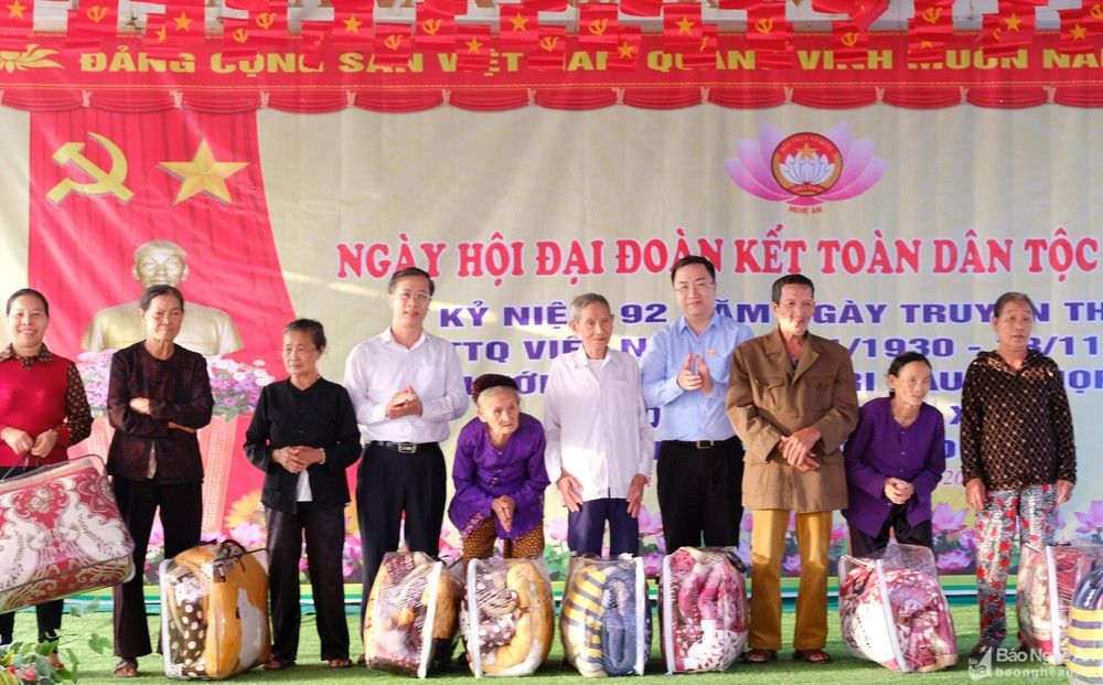 Phó Chủ nhiệm Ủy ban Văn hóa, Giáo dục của Quốc hội tiếp xúc cử tri và dự Ngày hội Đại đoàn kết tại huyện Nghi Lộc