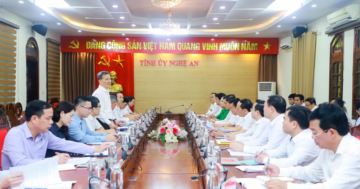 Đoàn khảo sát của Trung ương làm việc với tỉnh Nghệ An về xây dựng đội ngũ trí thức trong thời kỳ đẩy mạnh công nghiệp hóa, hiện đại hóa đất nước
