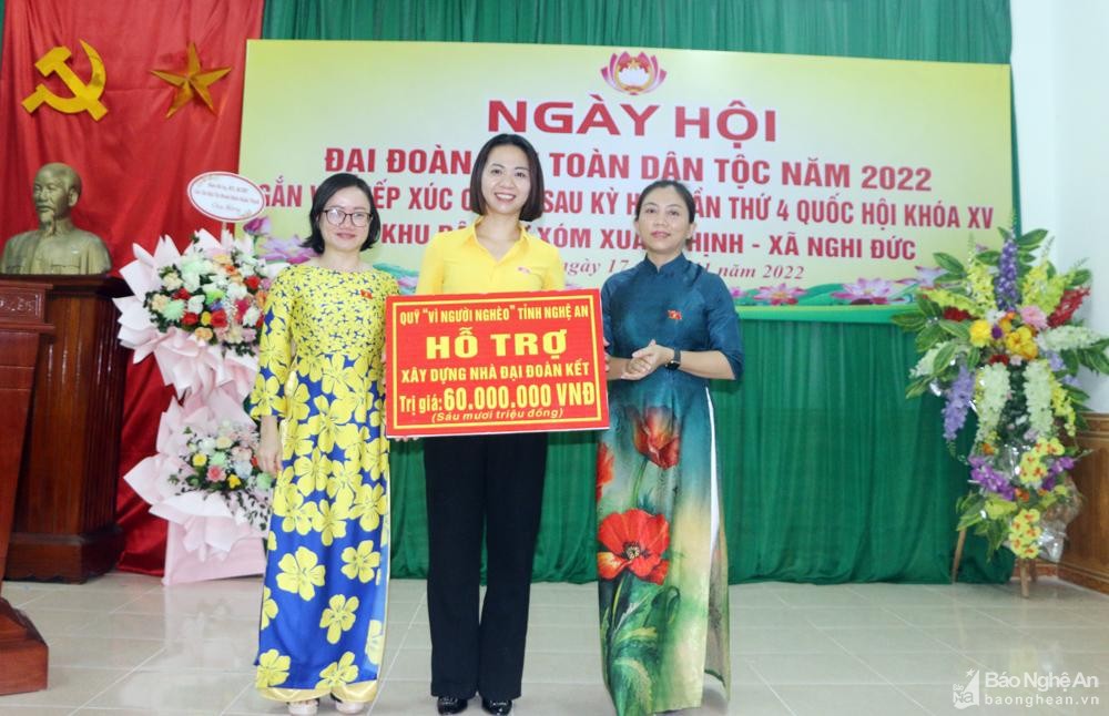 bna-tang-qua-cho-khu-dan-cu-177.jpg