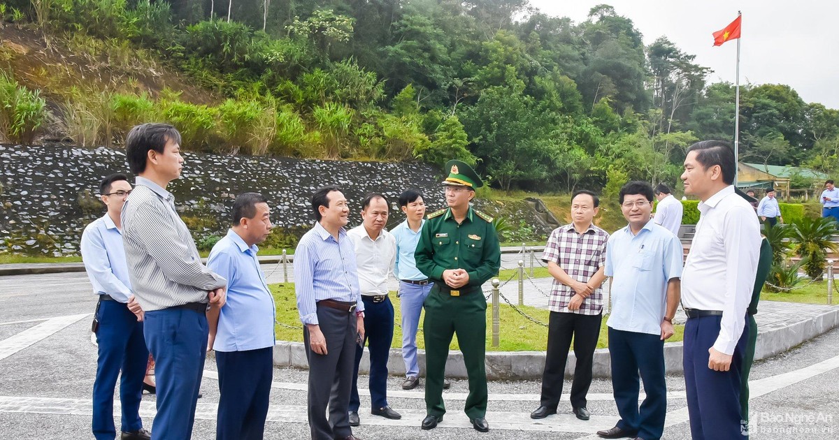 Ban Chỉ đạo Trung ương về tổng kết Nghị quyết 26 khảo sát tại cửa khẩu Thanh Thủy