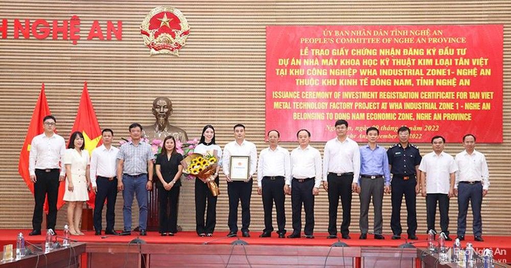 Nghệ An: Trao giấy chứng nhận đầu tư dự án 125 triệu USD vào khu kinh tế Đông Nam