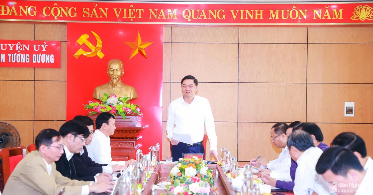 Phó Bí thư Tỉnh ủy Nghệ An Hoàng Nghĩa Hiếu làm việc với Ban Thường vụ Huyện ủy Tương Dương