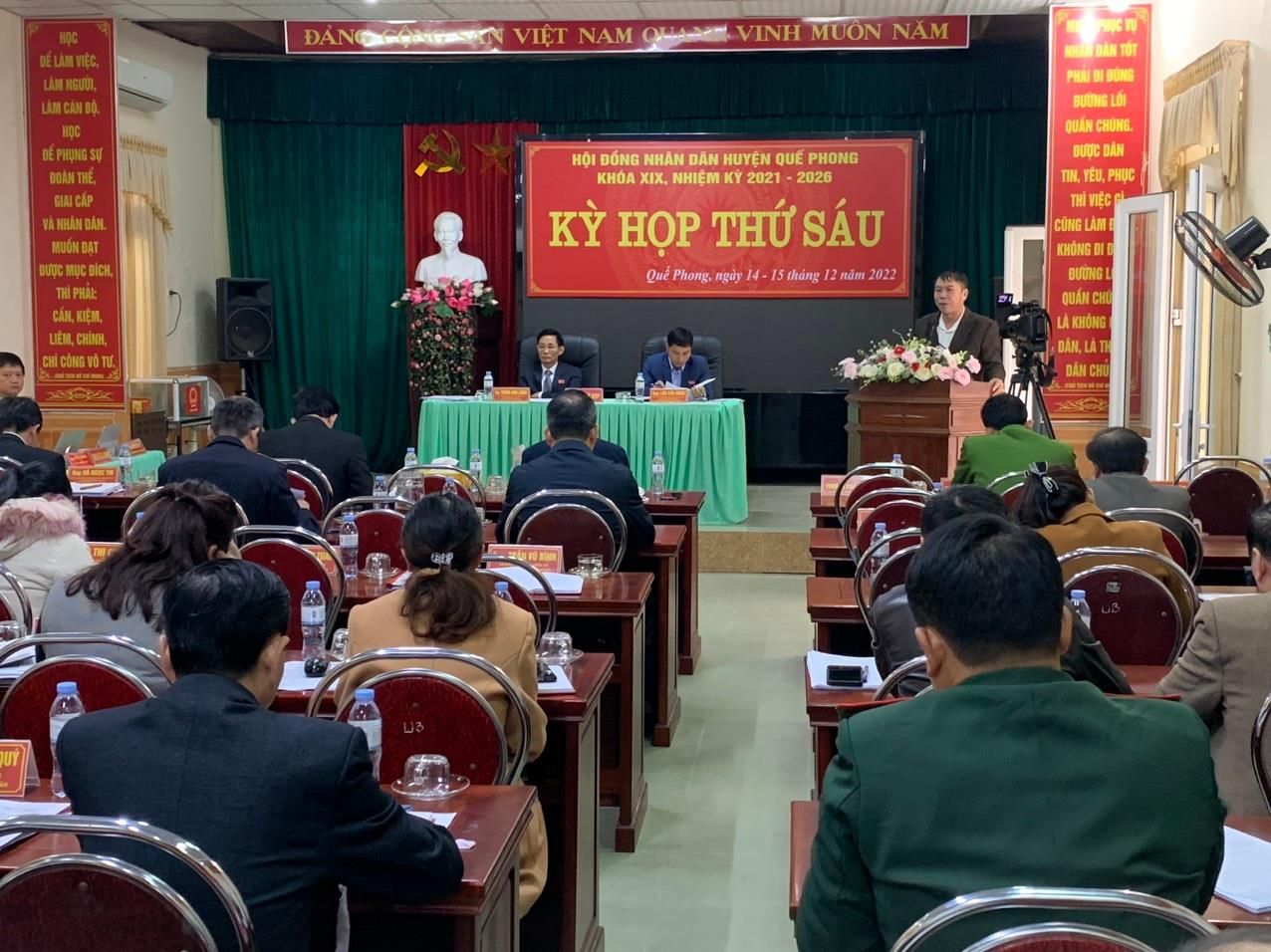 HĐND huyện Quế Phong: chất vấn công tác cấp giấy chứng nhận quyền sử dụng đất, giao rừng gắn với giao đất và cấp giấy chứng nhận quyền sử dụng đất lâm nghiệp