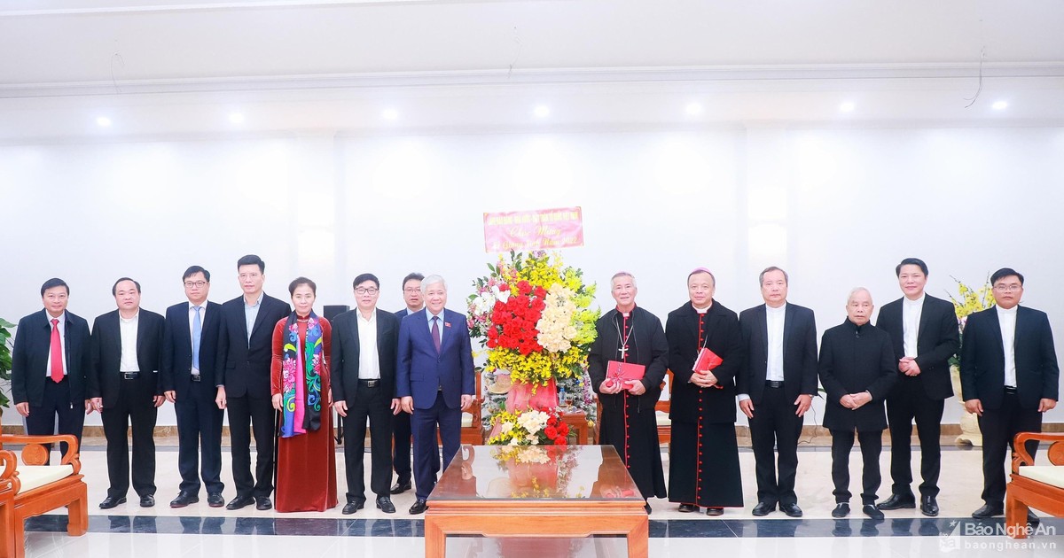 Bí thư Trung ương Đảng, Chủ tịch Ủy ban Trung ương Mặt trận Tổ quốc Việt Nam Đỗ Văn Chiến chúc mừng Giáng sinh tại Tòa Giám mục Giáo phận Vinh
