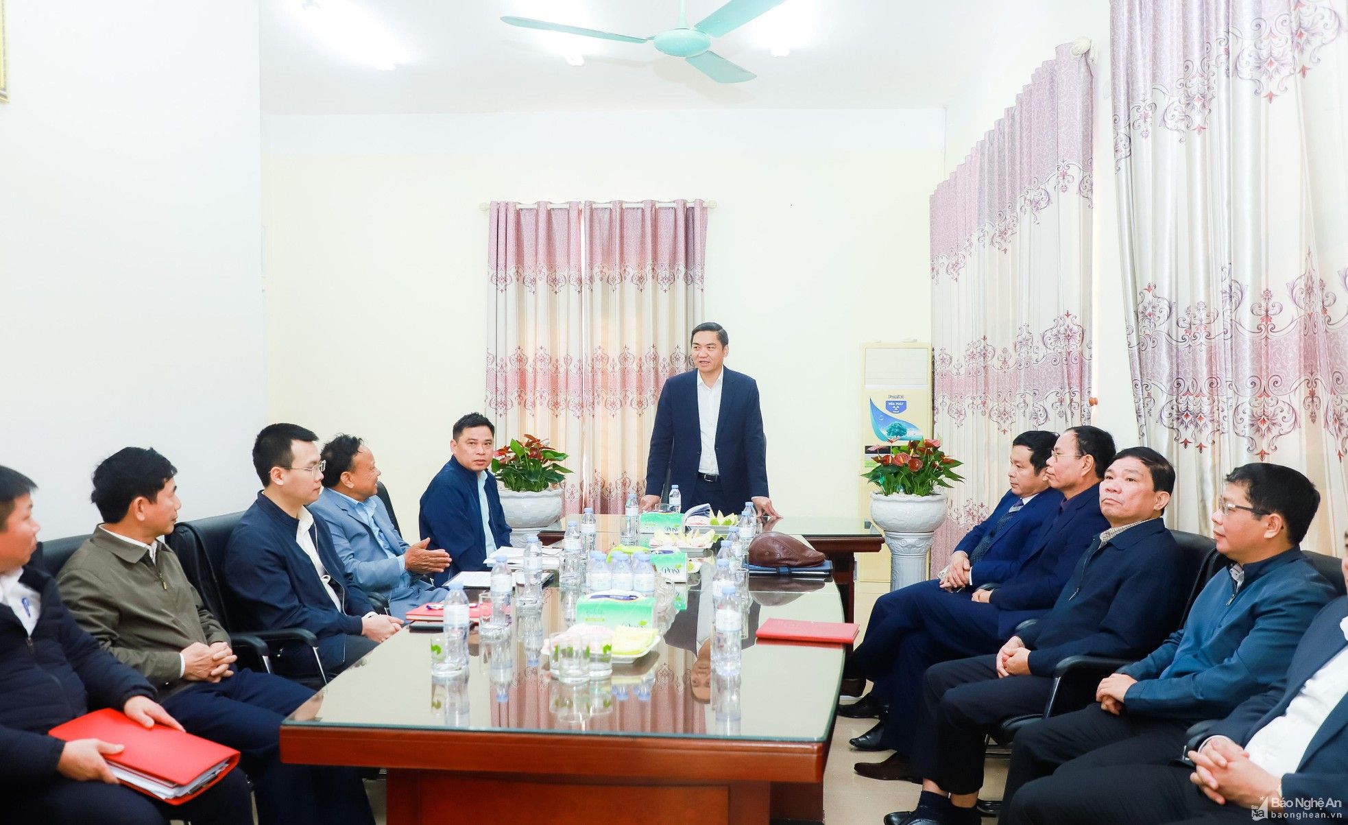 bna-lam-viec-voi-lanh-dao-dang-uy-xa-nghia-long-va-chi-bo-nhat-huy-3905.jpg