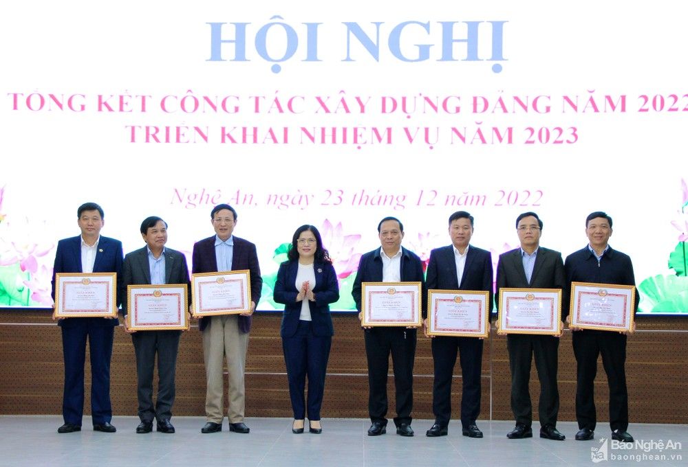 bna-bi-thu-dang-uy-xuat-sac-anh-my-nga-5710.jpg