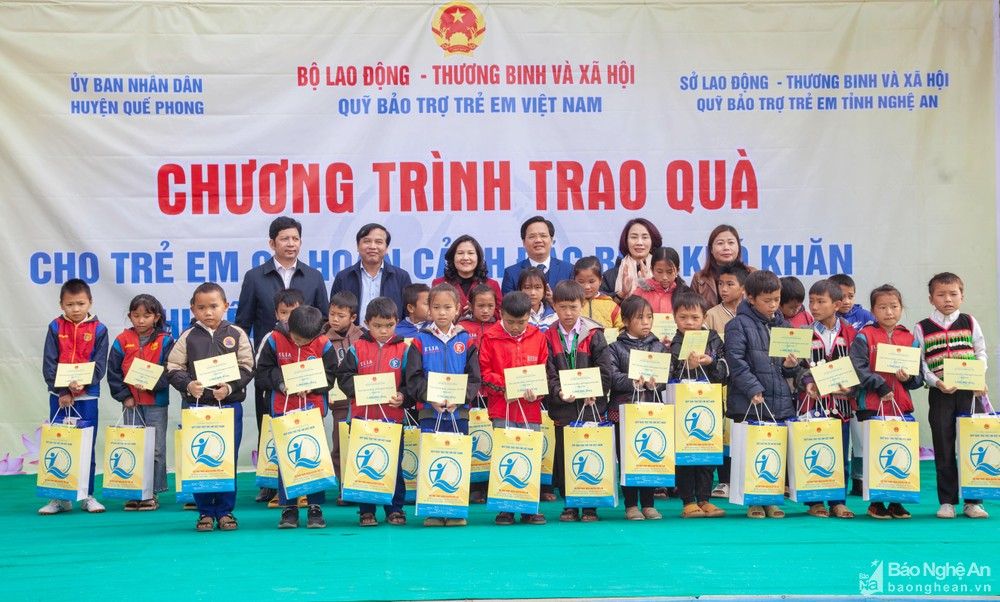 bna-trao-qua-hoc-sinh-4330.jpg