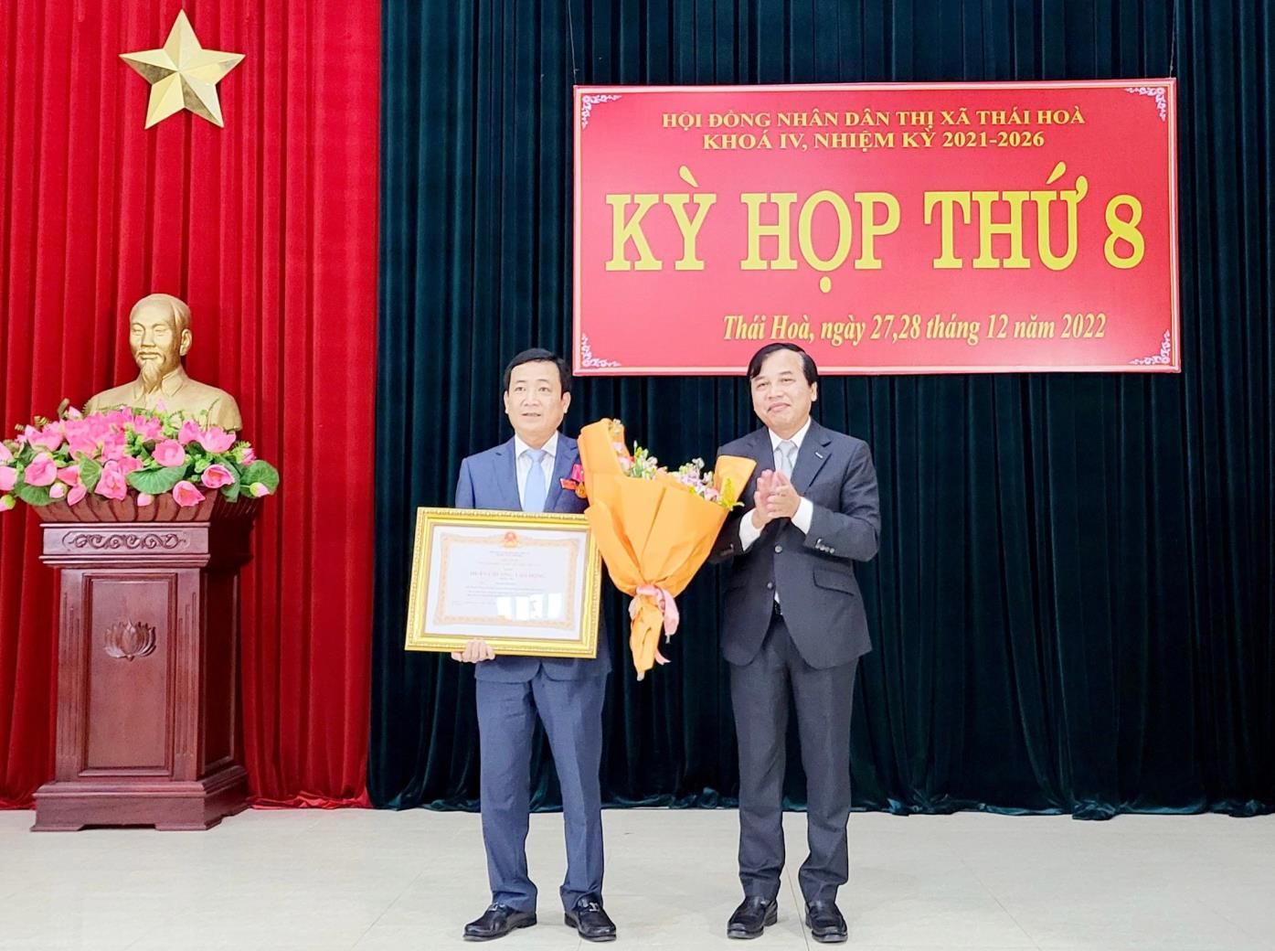 Phó Chủ tịch HĐND tỉnh Nguyễn Như Khôi dự kỳ họp HĐND thị xã Thái Hòa
