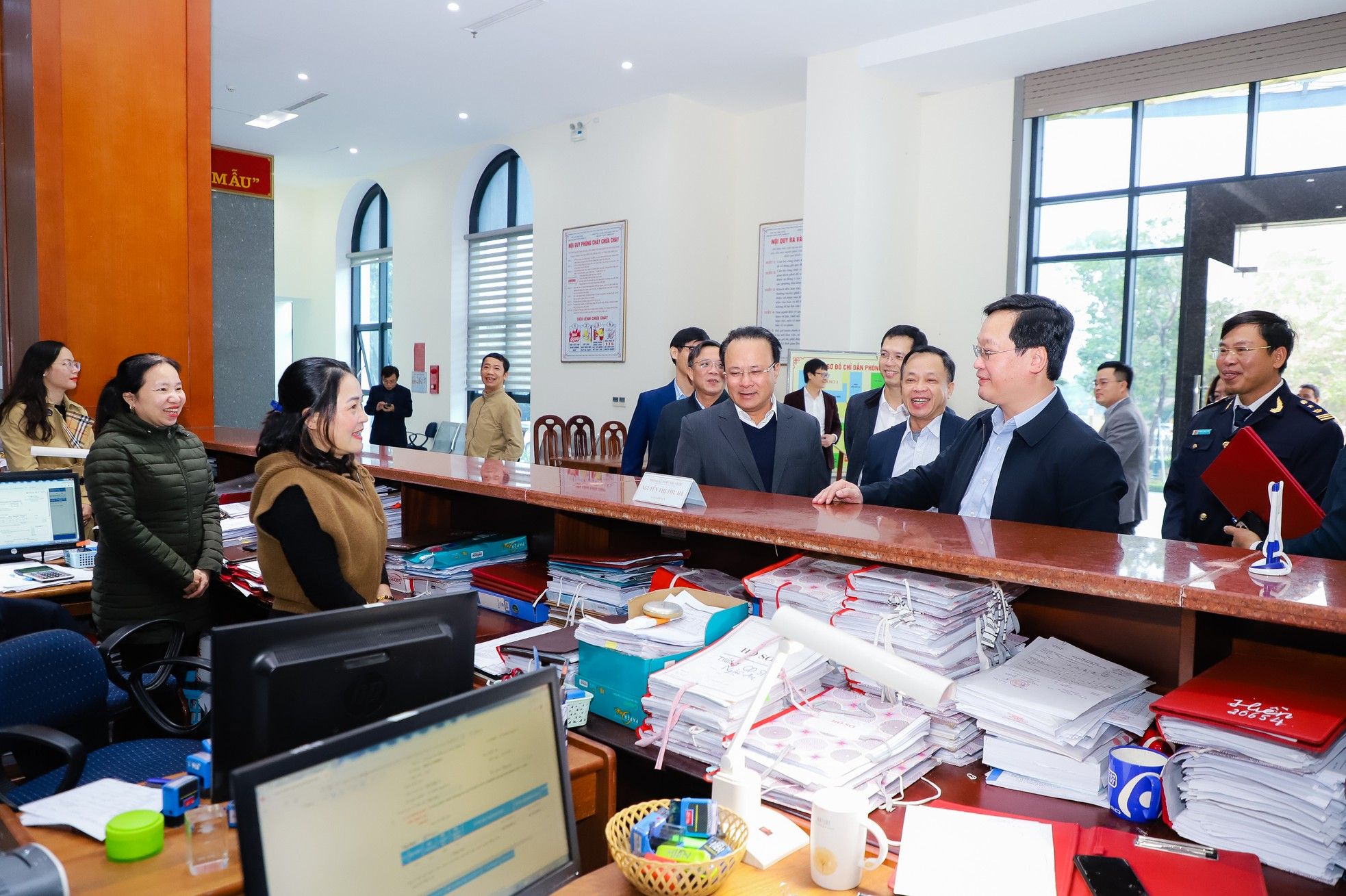 chu-tich-ubnd-tinh-nguyen-duc-trung-dong-vien-can-bo-cong-chuc-kho-bac-nha-nuoc-tinh-nghe-an-nhung-ngay-cuoi-nam-2022-4653--n2.jpg