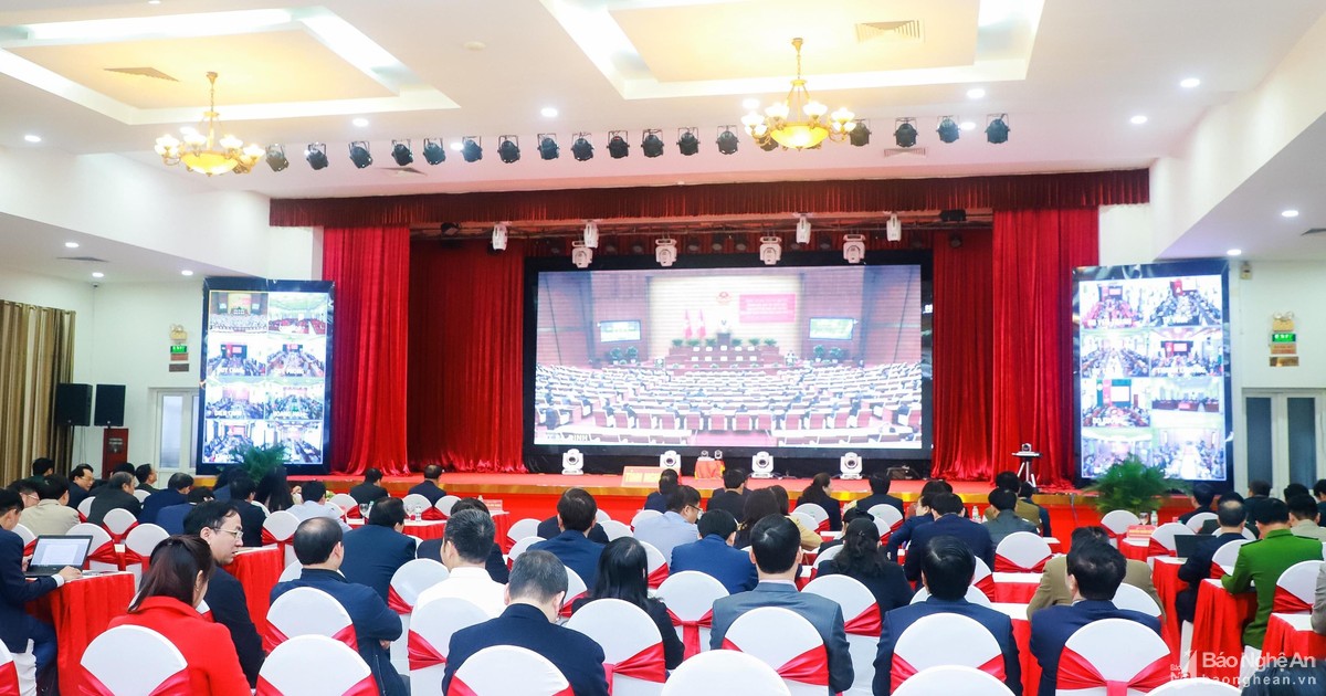 Công nghiệp hóa, hiện đại hóa đất nước là nhiệm vụ trung tâm của chiến lược phát triển kinh tế