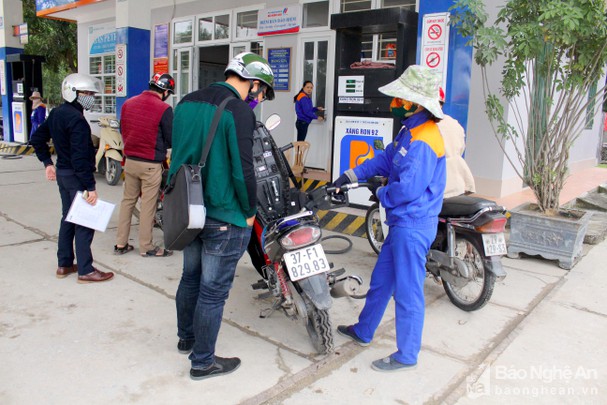 bna_gia_xang_dau_lien_tuc_tang_trong_dau_nam_moi_anh_quang_an6324537_432022.jpg