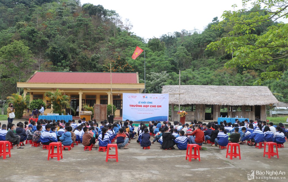 Khởi công công trình ‘Trường đẹp cho em' tại Thông Thụ (Quế Phong)