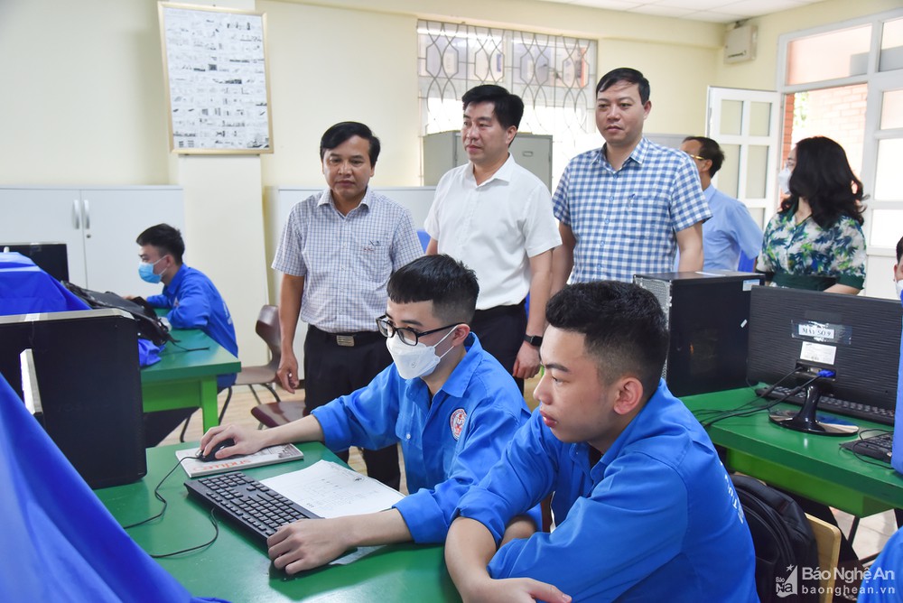 HĐND tỉnh giám sát công tác đào tạo phát triển nguồn nhân lực tại các trường nghề ​