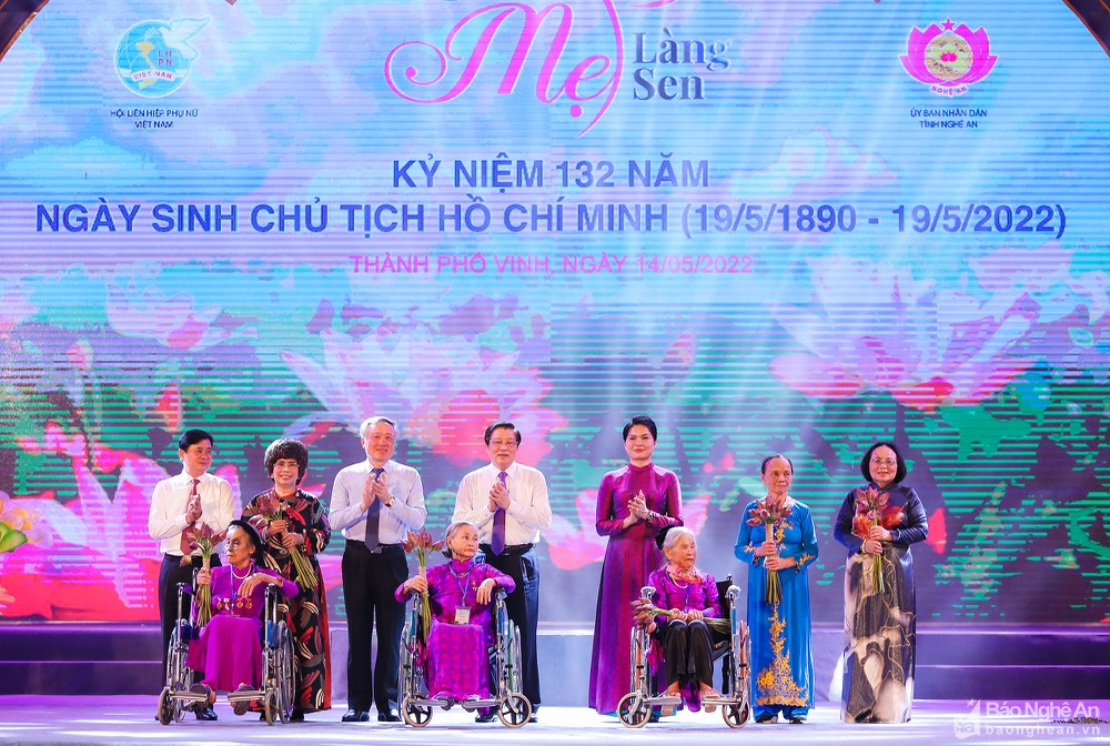 Lắng đọng Chương trình nghệ thuật 'Người mẹ Làng Sen'