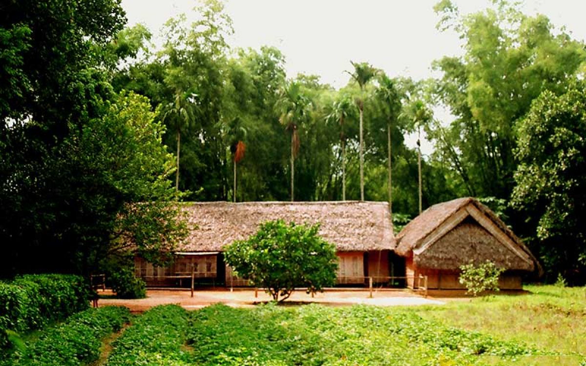 2420_nguoi_dan_moi_mien_to_quoc_ve_tham_que_bac_trong_n_07270506022019.jpg