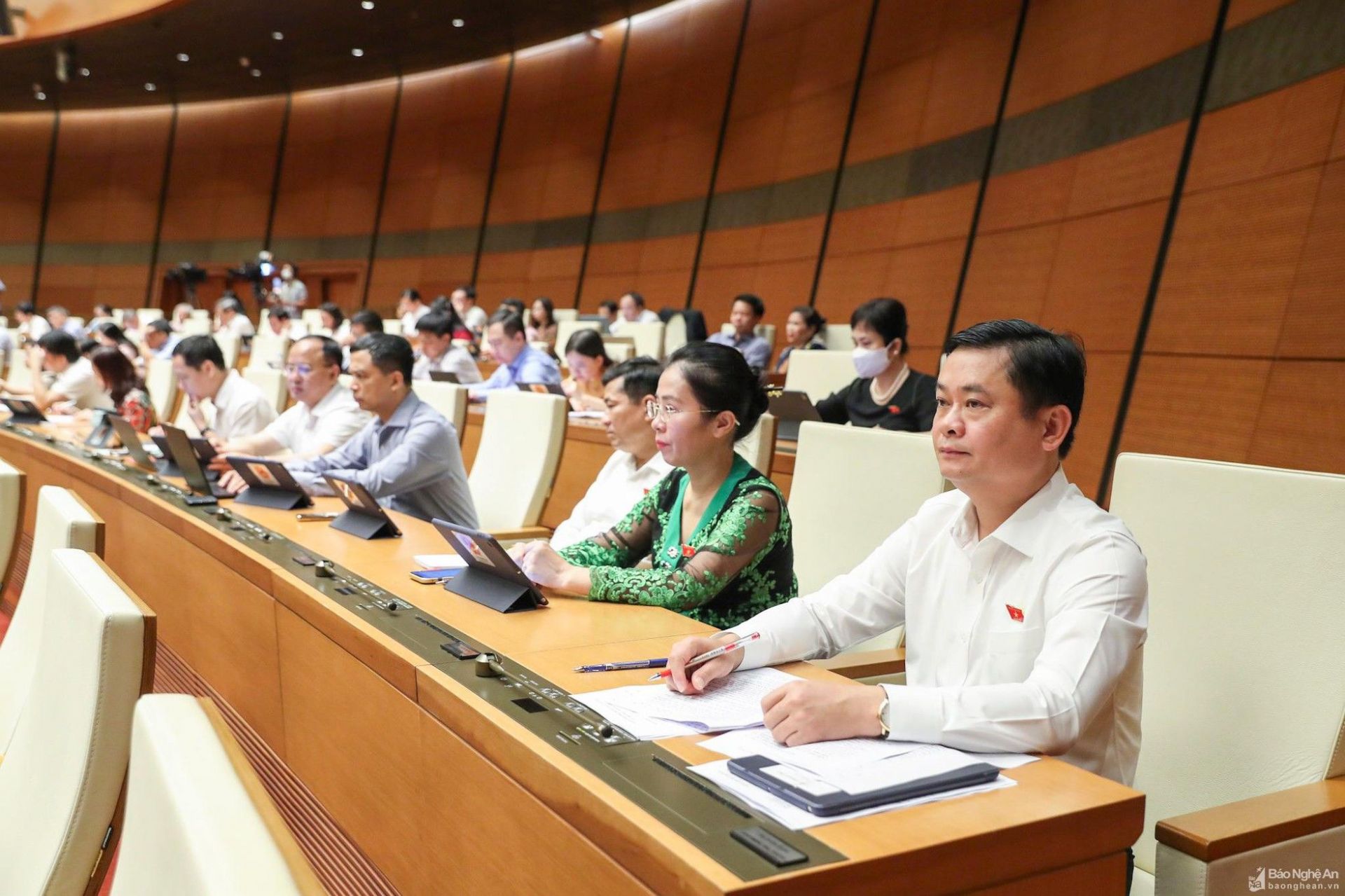 Hình ảnh hoạt động Đoàn đại biểu Quốc hội Nghệ An tại Kỳ họp thứ 3, Quốc hội khóa XV