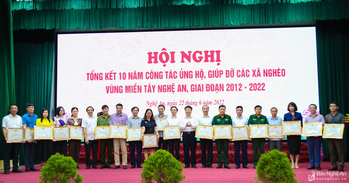 Nâng cao hơn nữa hiệu quả ủng hộ giúp đỡ các xã nghèo