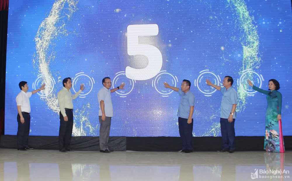 bna-huyen-thanh-chuong-khai-truong-trung-tam-thong-tin-chi-dao-dieu-hanh-va-he-thong-phan-anh-tuong-tac-truc-tuyen-giua-nguoi-dan-va-chinh-quyen-7170--n1.jpg