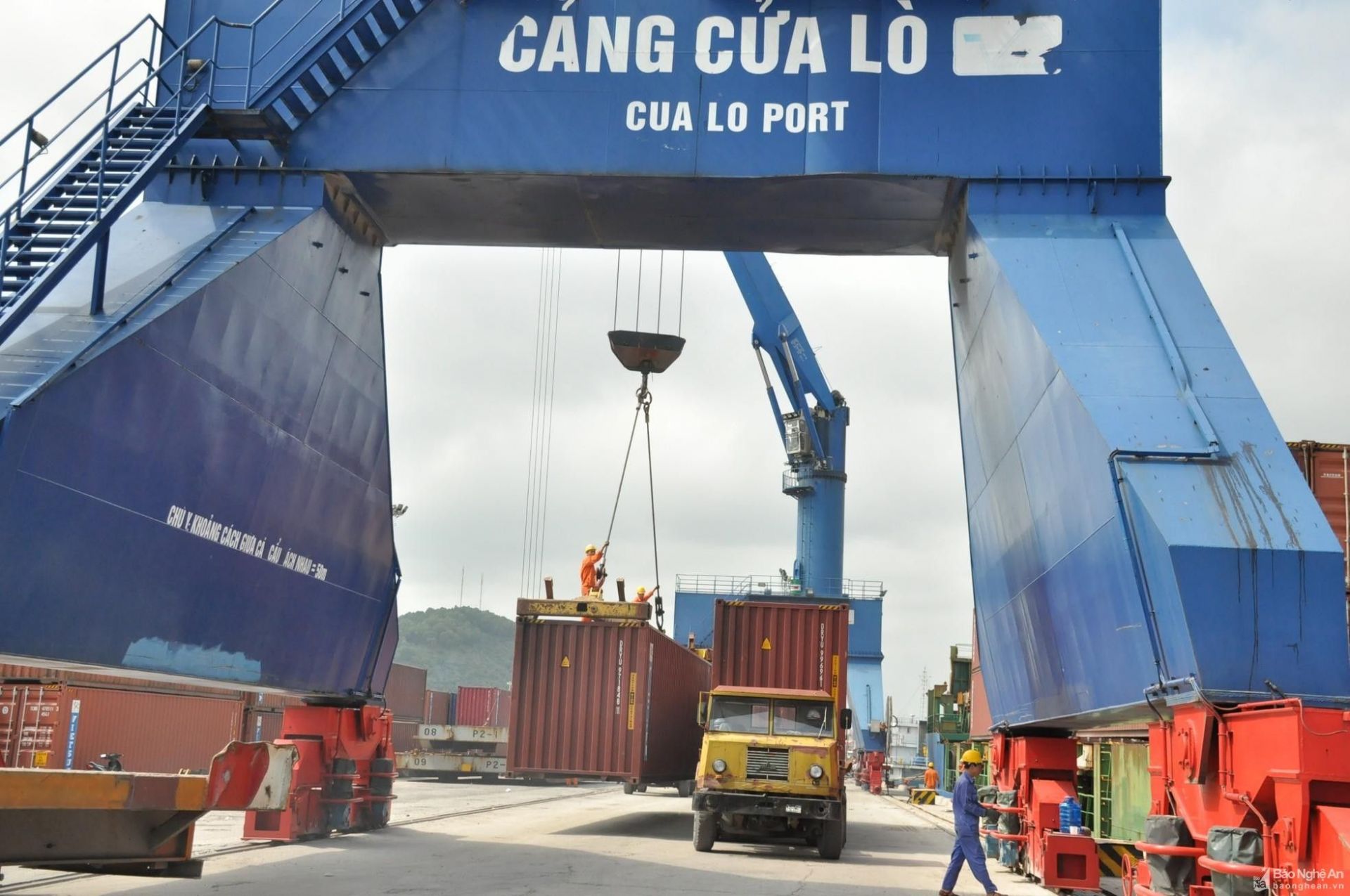UBND tỉnh Nghệ An trình HĐND tỉnh cho ý kiến 10 nhóm giải pháp trọng tâm phát triển kinh tế - xã hội cuối năm
