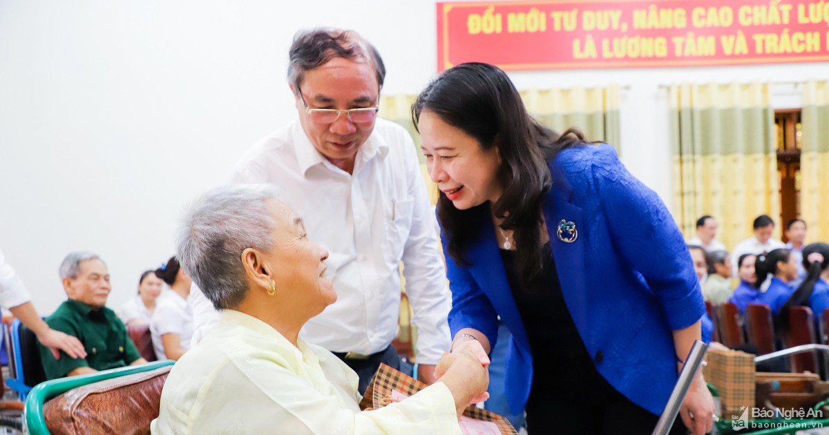 Phó Chủ tịch nước Võ Thị Ánh Xuân thăm, tặng quà thương, bệnh binh tại Nghệ An