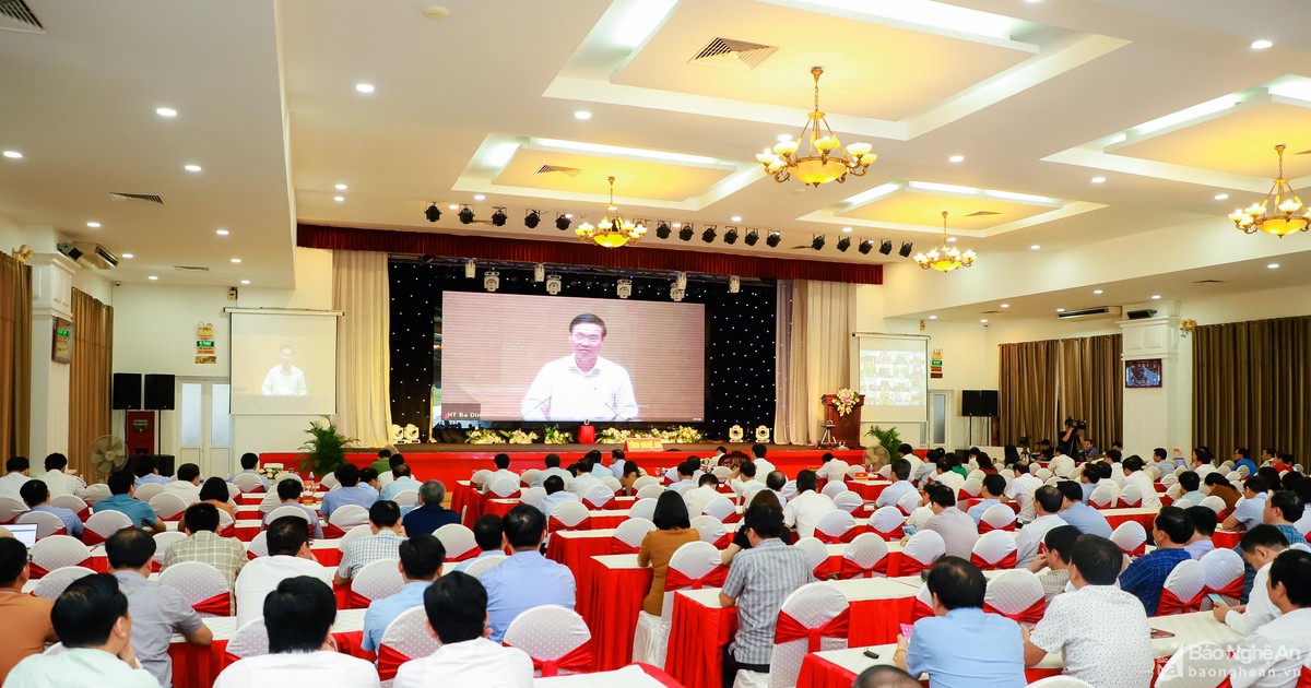 Phân công, phân nhiệm, xây dựng lộ trình thực hiện rõ ràng, sát thực tiễn để đưa Nghị quyết Trung ương 5, khóa XIII sớm đi vào cuộc sống