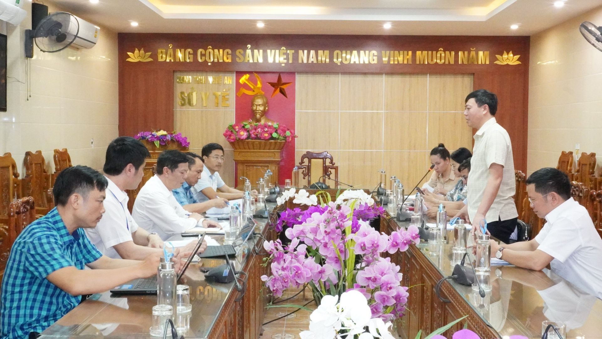 dong-chi-chu-duc-thai-truong-ban-vh---xh-phat-bieu-tai-cuoc-lam-viec-voi-so-y-te.jpg